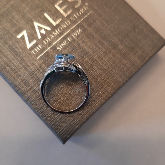 NWOT ZALES SKY BLUE TOPAZ RING - Picture 6 of 7